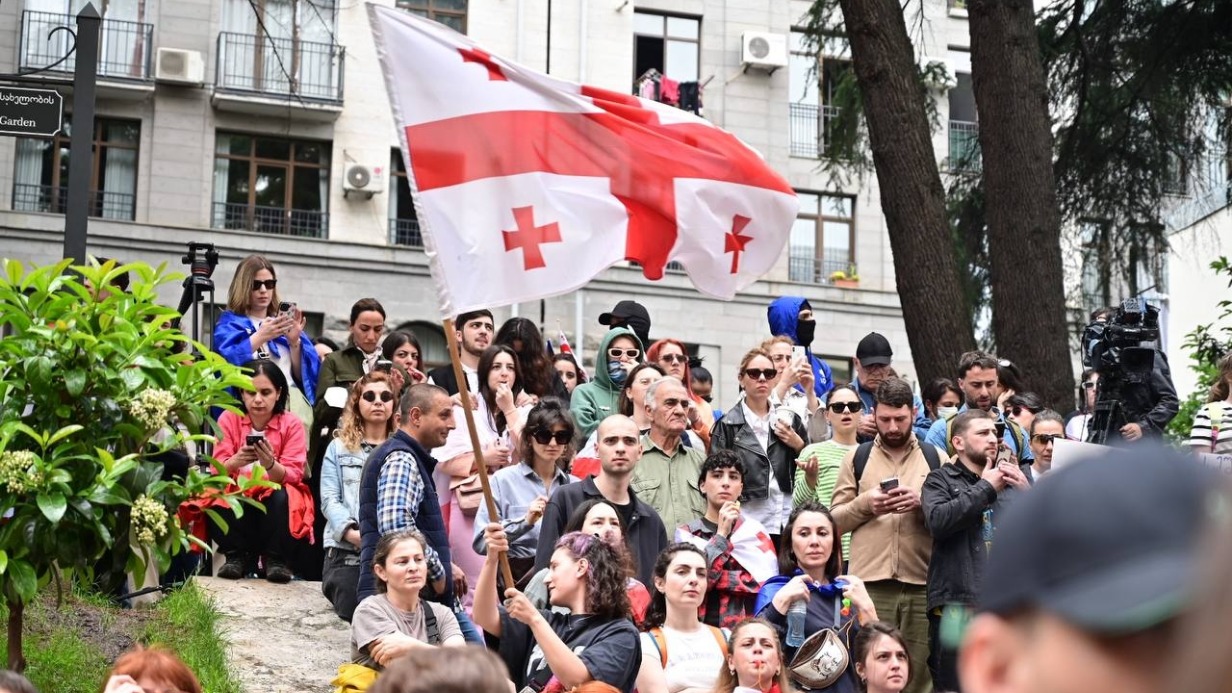 Противники Закона «О прозрачности иностранного влияния» проводят акцию протеста в Тбилиси 