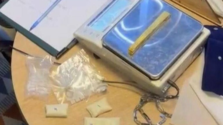 «Газель» с золотыми слитками на 18 миллионов рублей остановили в Москве