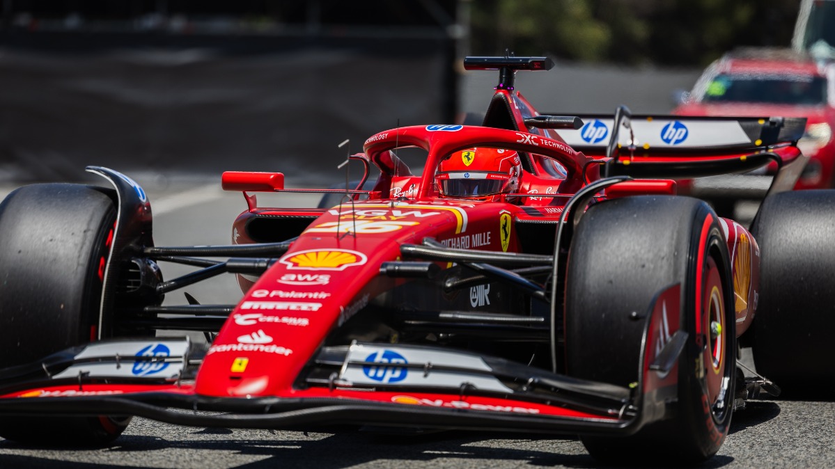 Пилот «Феррари» попал в аварию во время квалификации Гран-при Сингапура