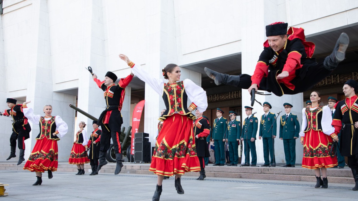 В парке у Музея Победы прошла программа ко Дню оружейника 