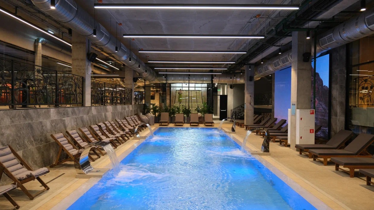 Трехэтажный комплекс с бассейном и спа открылся на юге Москвы