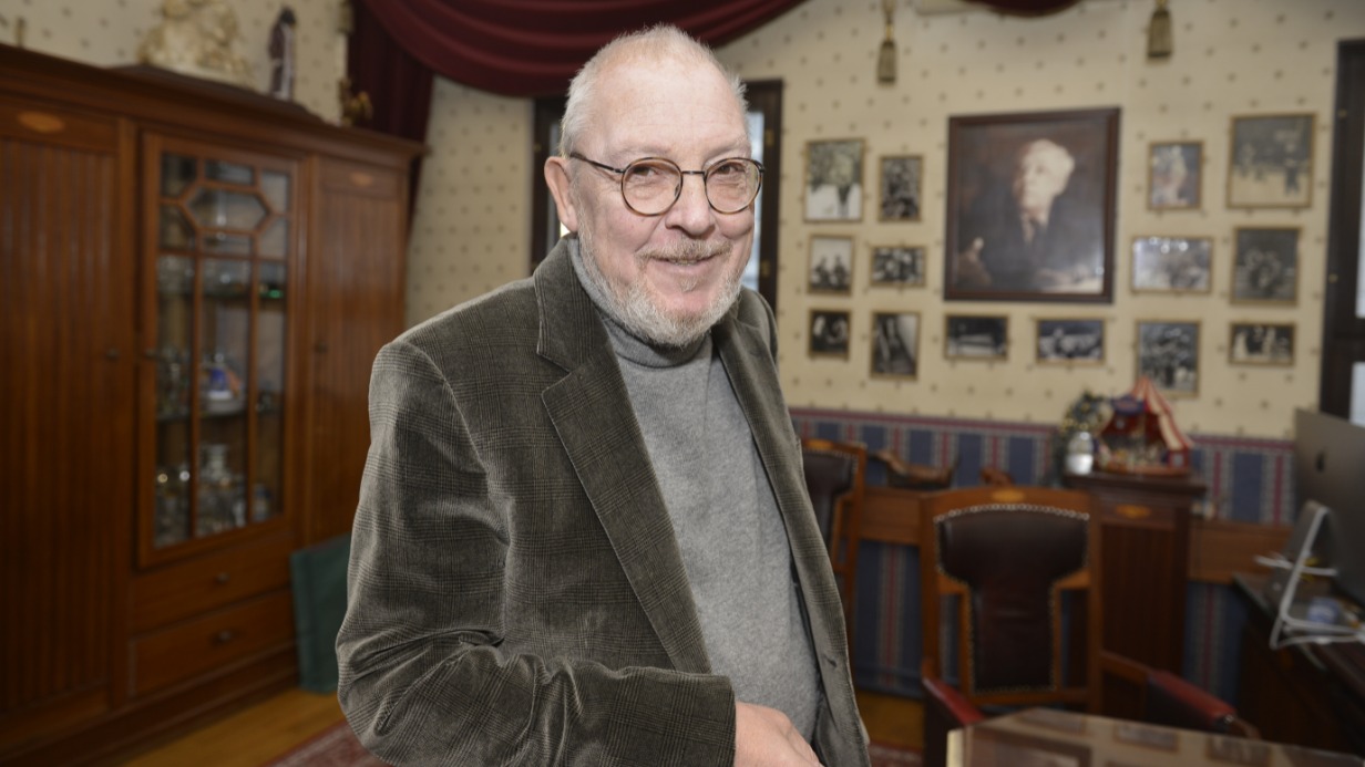 Генеральный директор Московского цирка Никулина на Цветном бульваре Максим Никулин в рабочем кабинете