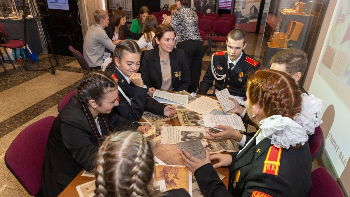 Школьники Москвы и Приморского края обменялись опытом на конференции в Музее Победы