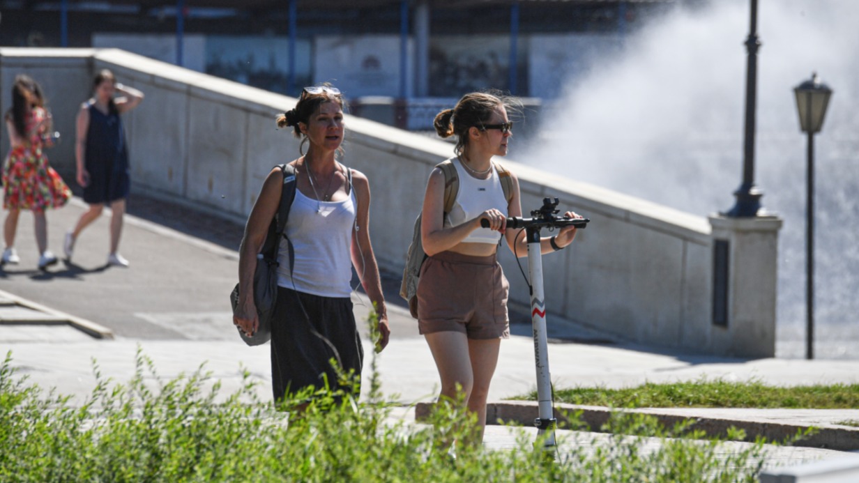Москвичи любят проводить свободное время на Болотной набережной города