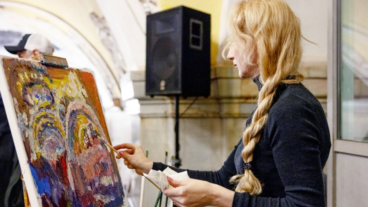 Новая площадка «Искусства в метро» открылась на станции «Комсомольская» в Москве