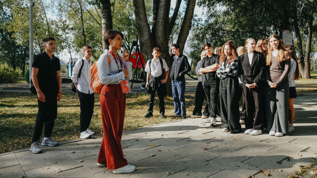 Во время экскурсии школьники узнали много интересного о родном районе и его достопримечательностях