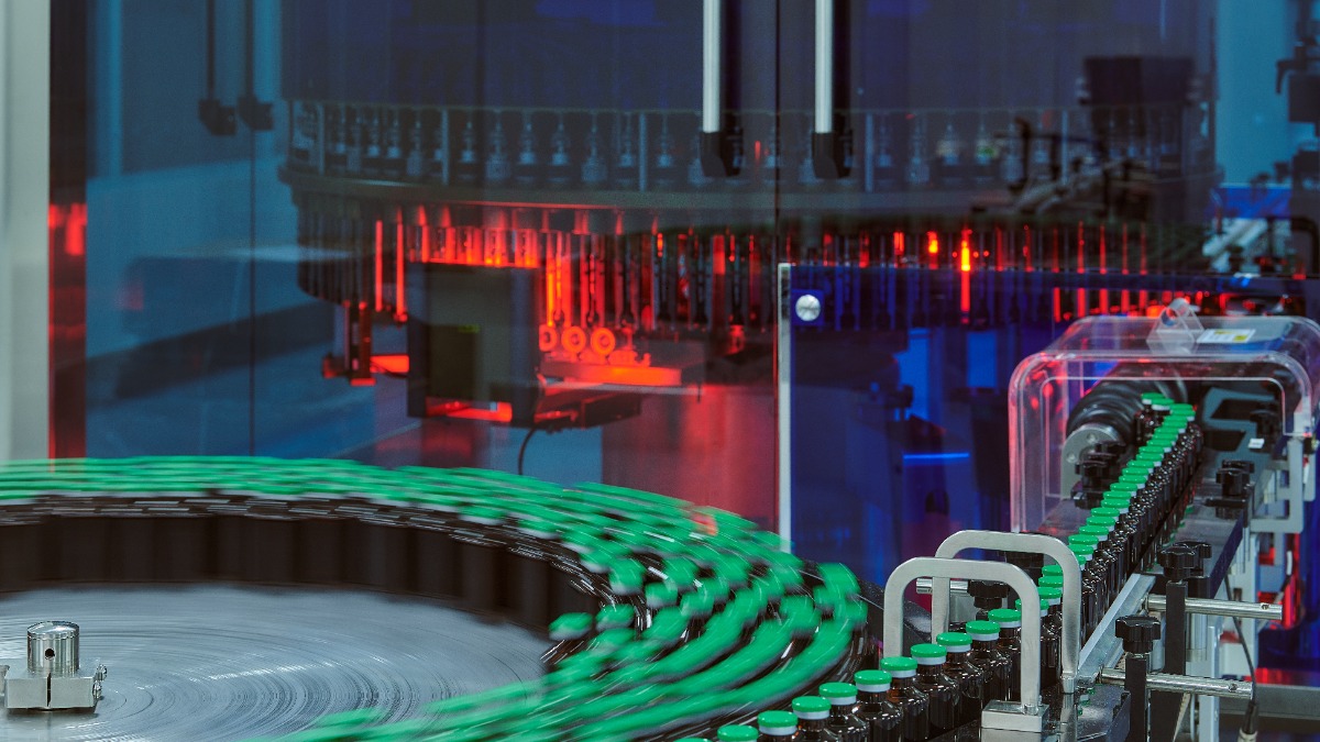 Больше всего в 2024 году инвестируют в производство компьютеров, транспортных средств и медикаментов