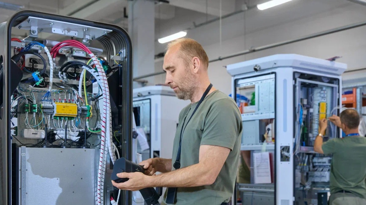Москва заряжает: какие зарядные станции для электротранспорта выпускают в столице
