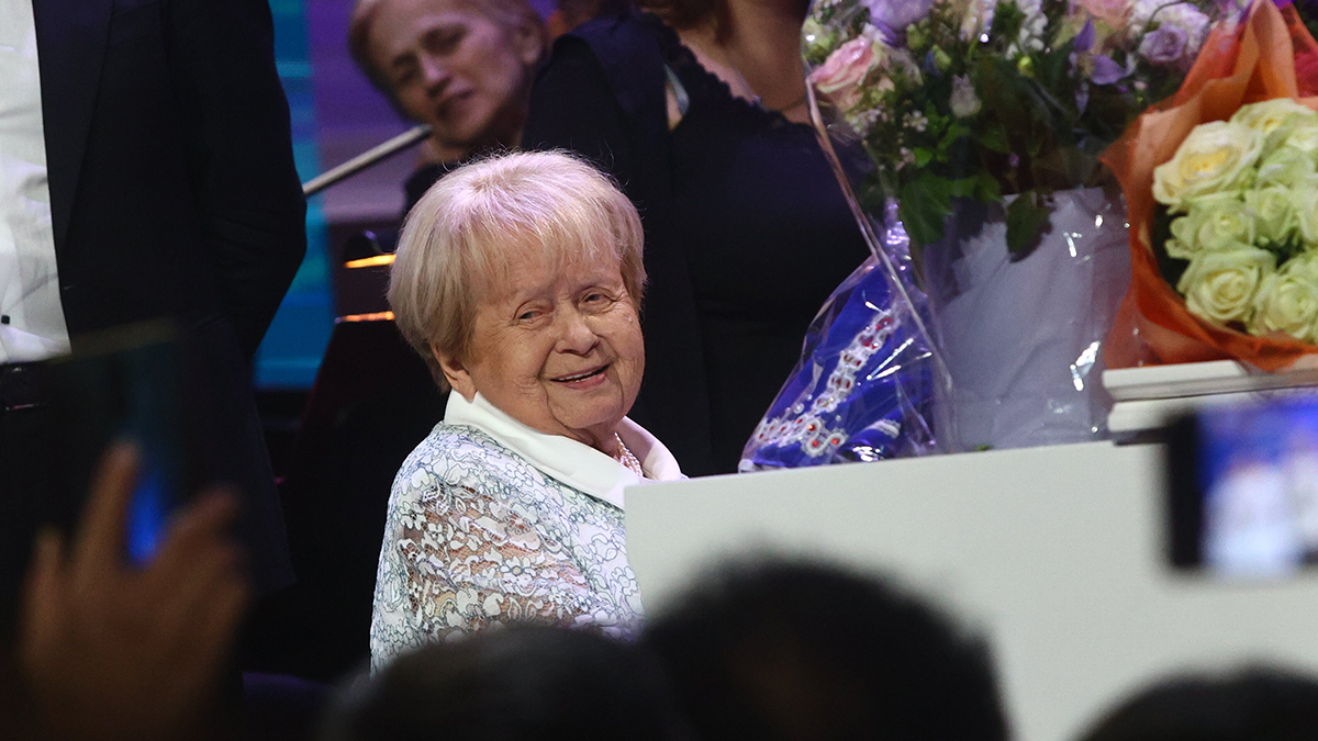 Путин присвоил звание Героя Труда Пахмутовой за заслуги в развитии музыки