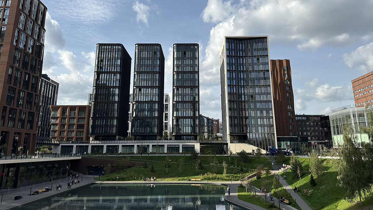 Драка произошла возле элитного ЖК в Москве, где живут Петросян и Янковский