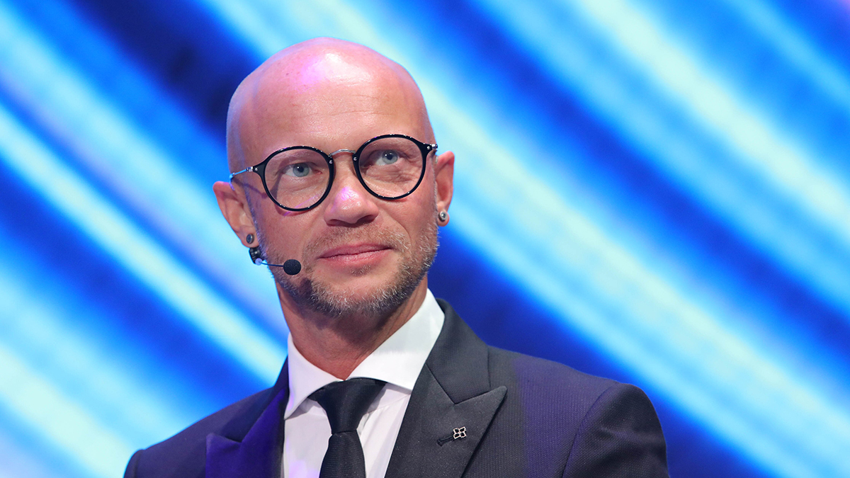 Штраф до 500 тысяч рублей может грозить Хрусталеву за дебош в самолете