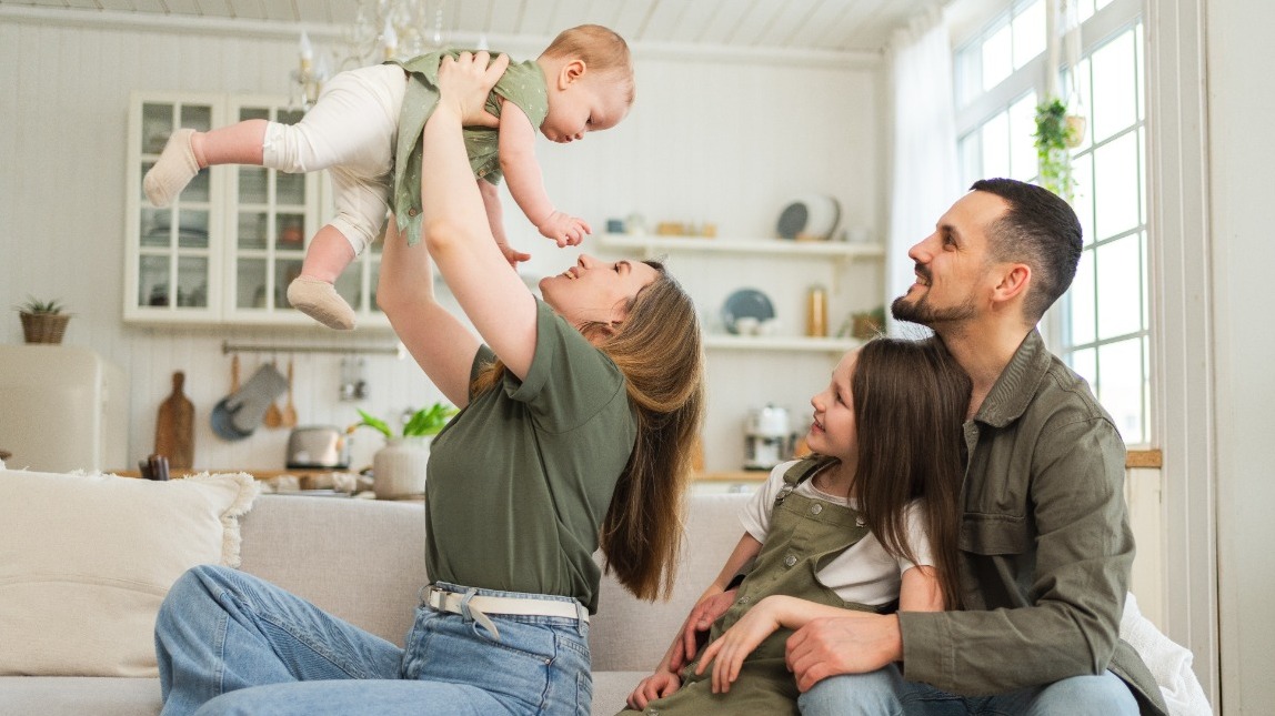 Забота города: приемным родителям помогают создавать крепкие семьи