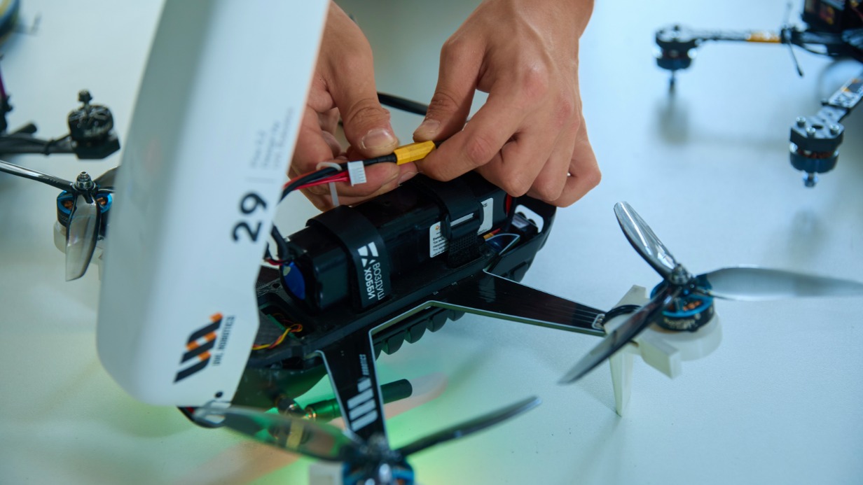 Столичная компания UVL Robotics первой в мире стала выпускать дроны для проведения инвентаризации на складах