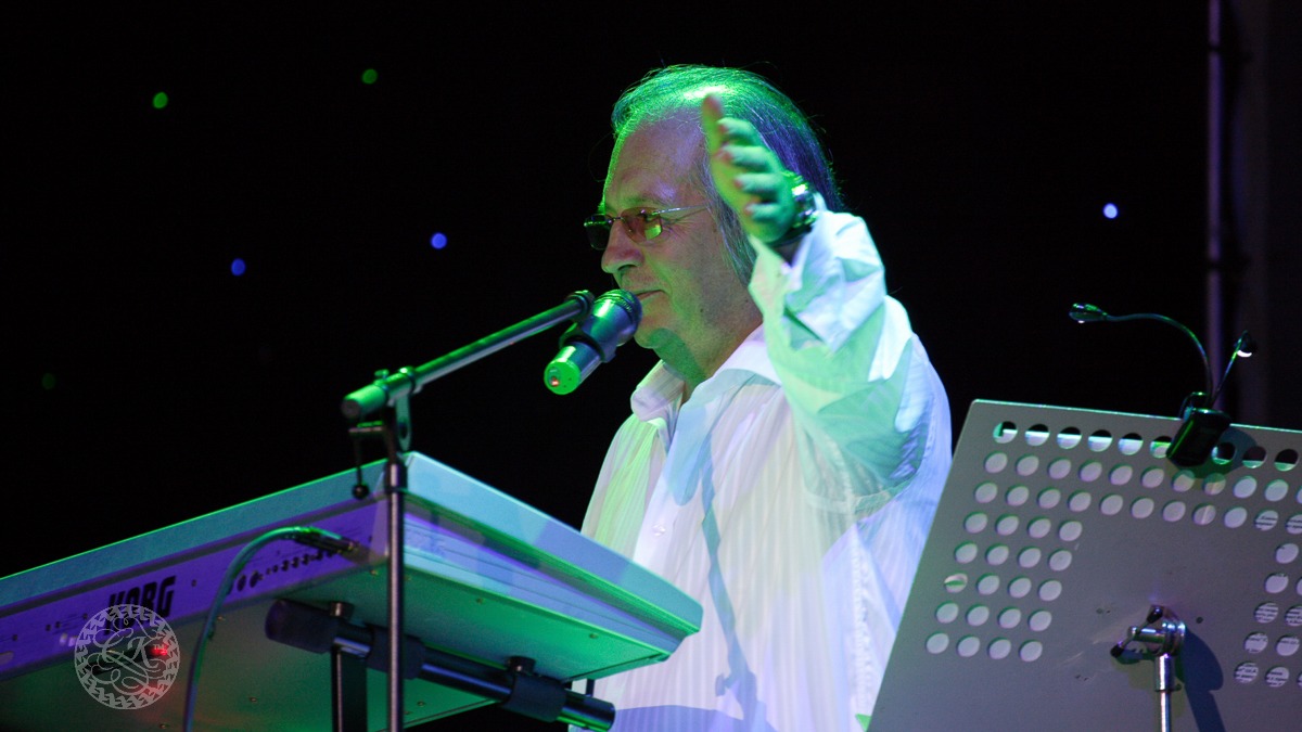 Кто такой «маг» Сергей Коновалов и как он исцеляет людей буклетами