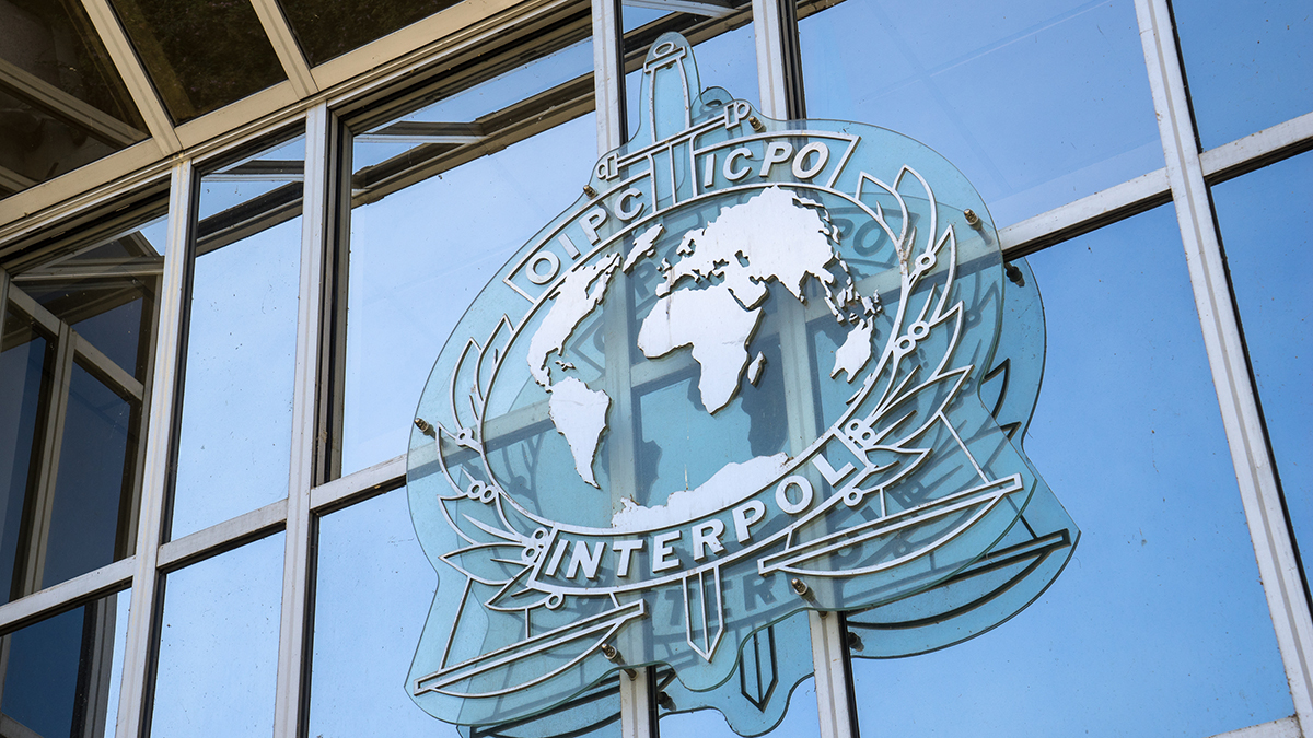 Разыскиваемого Интерполом россиянина доставят из ОАЭ в Москву
