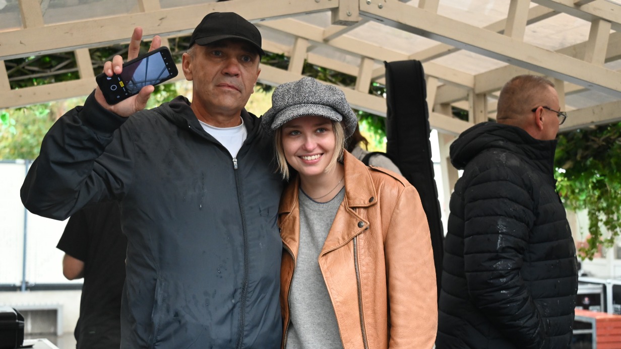 Андрей Шпанов пришел в пункт на Яблочкова, чтобы заключить контракт на службу, и встретил там актрису Аглаю Шиловскую