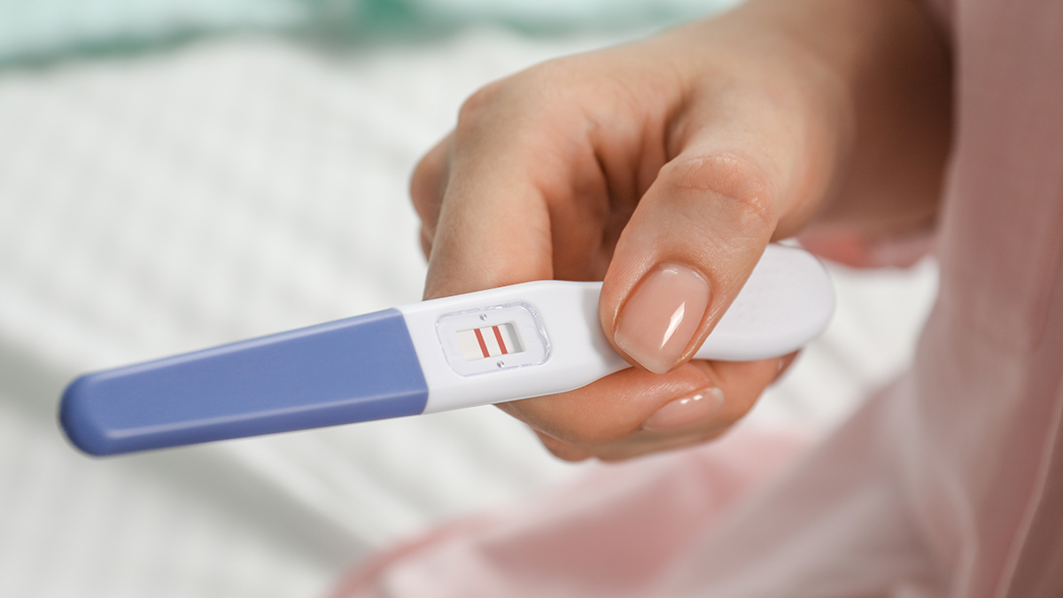 Выплату в 100 тысяч рублей ввели в Алтайском крае для беременных школьниц