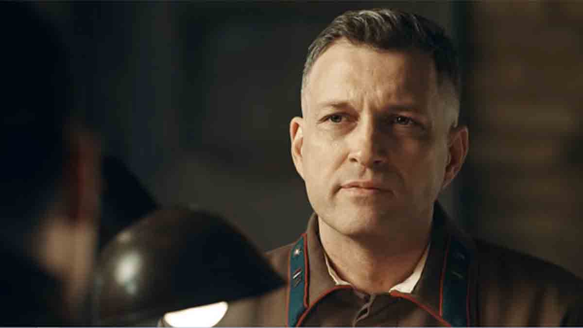 Актеру Воловенко выписали штраф на 90 тысяч рублей за дебош в самолете