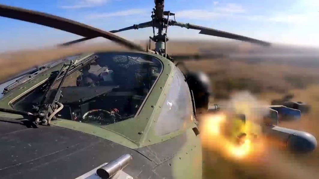 Минобороны опубликовало кадры срыва ротации ВСУ вертолетами в Курской области