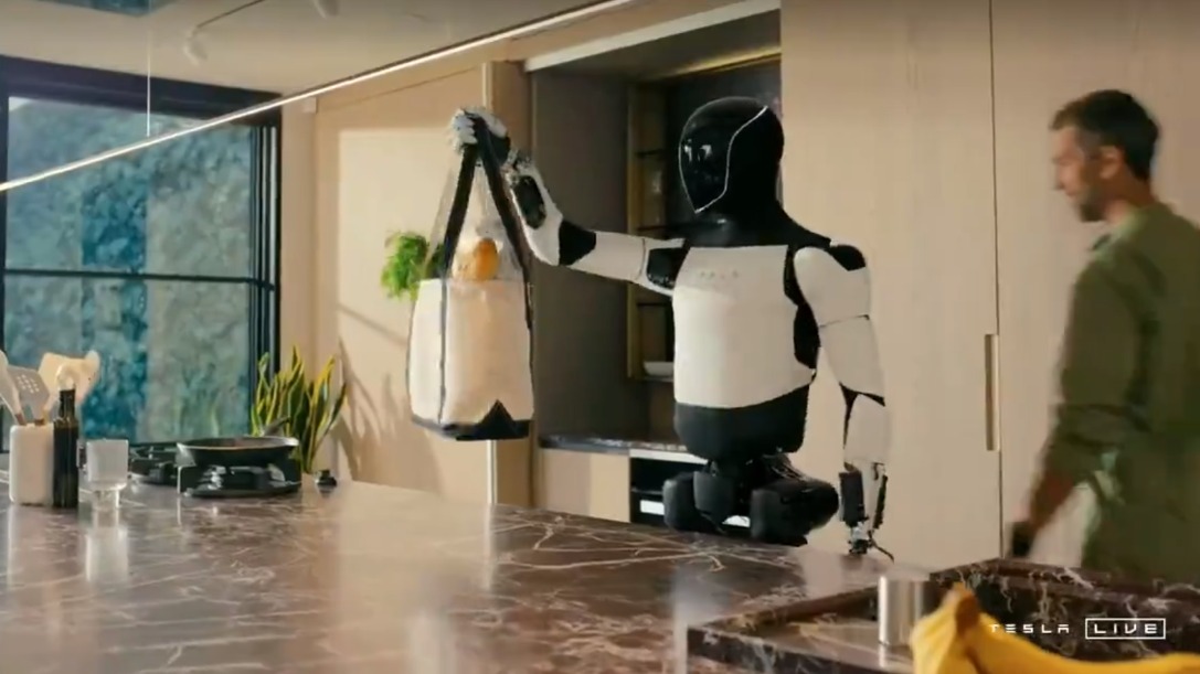 Появилось видео работы нового гуманоидного робота Optimus от Tesla