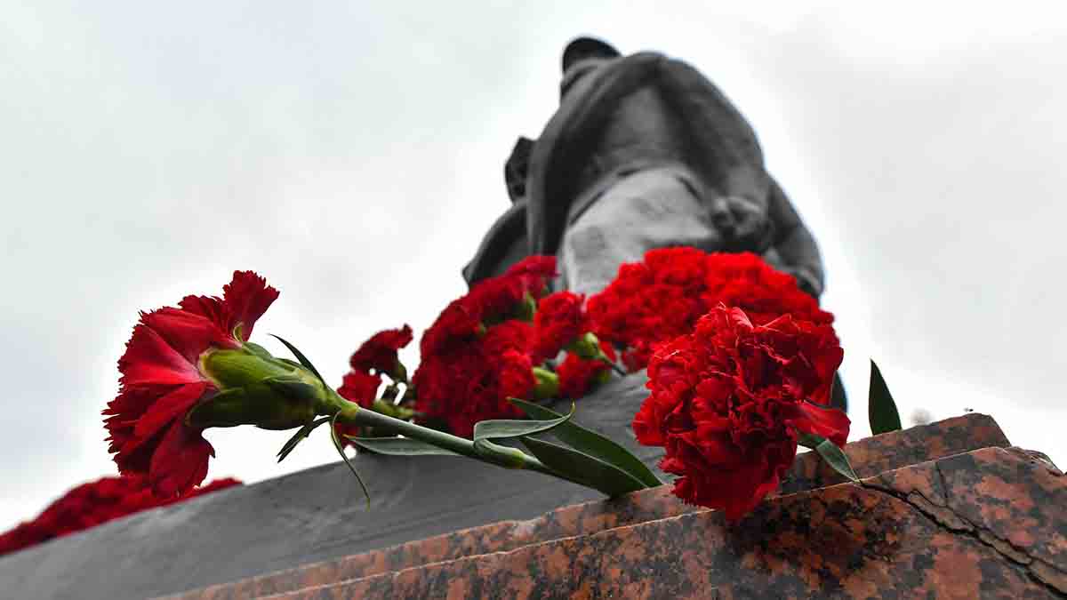 Собянин: В Москве установят мемориальные доски пяти героям Советского Союза