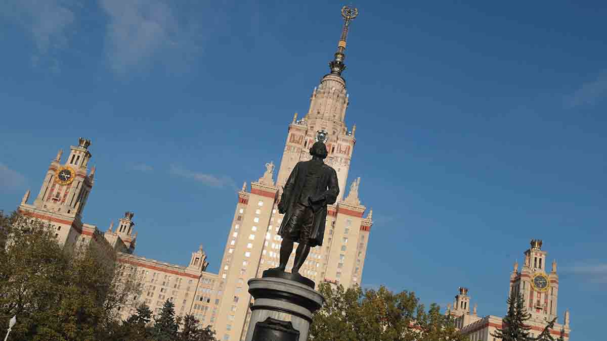 Физфак МГУ вернется к очному режиму работы после ограничений из-за кори