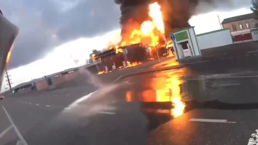 МЧС опубликовало видео взрыва на АЗС в Грозном