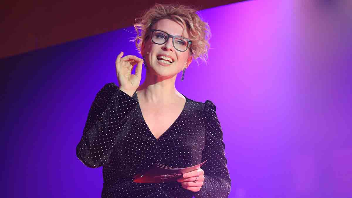 Чурикова защитила свою соведущую в шоу «Голос. Дети» Валю Карнавал после критики