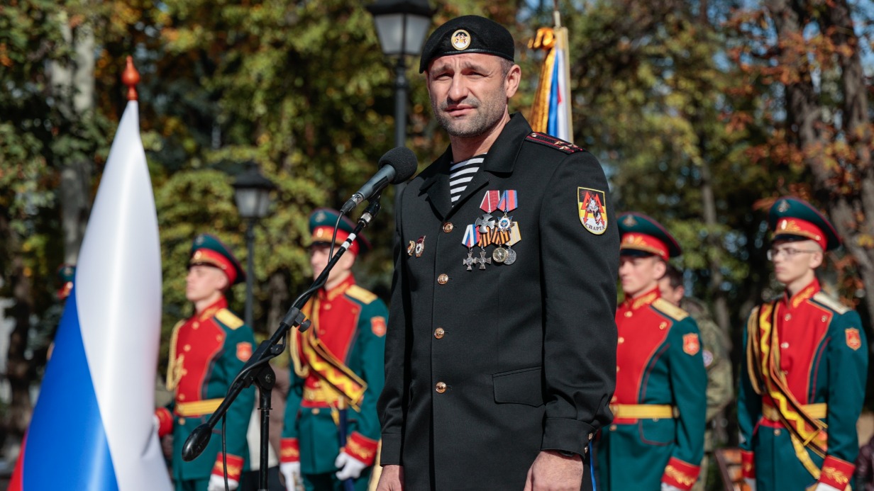 Полковник Жога знает, что впереди у него полная сюрпризов, непредсказуемая карьера государственного человека