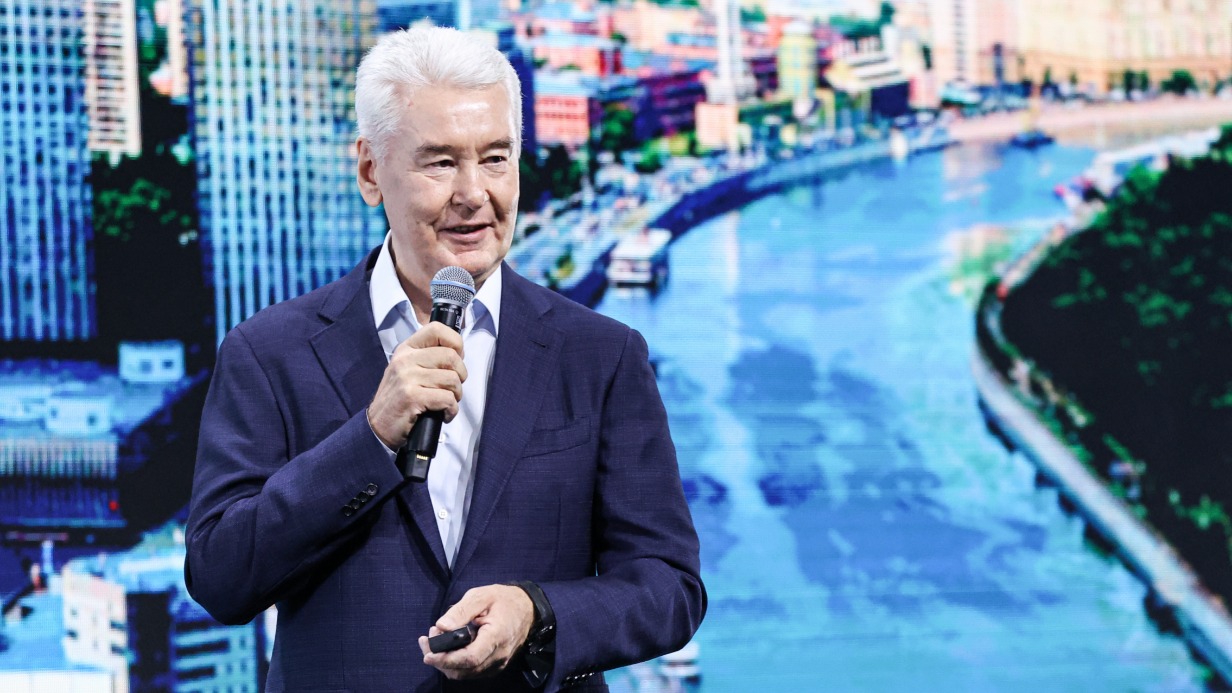 Мэр Москвы Сергей Собянин выступил на Форуме инновационных финансовых технологий, который проходит в центре «Сириус» (Сочи). Глава города рассказал о главных проектах и достижениях столицы. Москва входит в пятерку крупнейших городов мира по экономике и покупательной способности населения