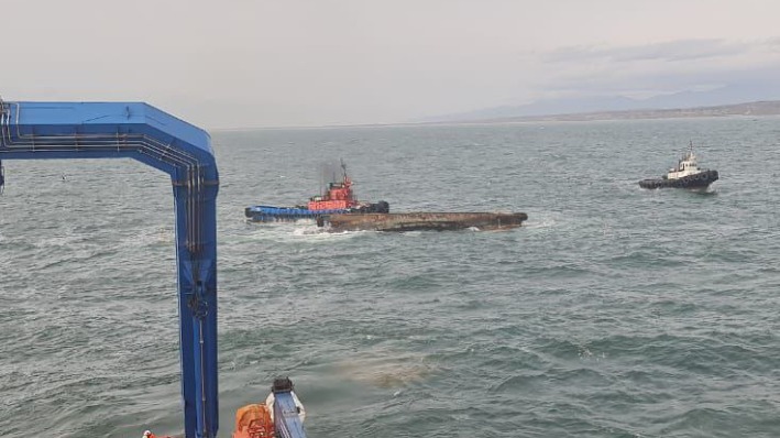 Грузовое судно опрокинулось на Сахалине: сколько человек погибло и в чем была причина