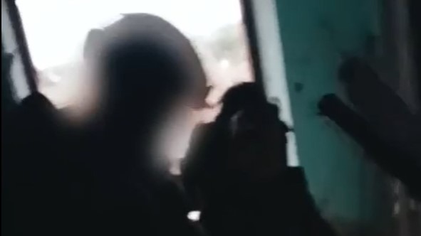 Попытки бойцов ВС РФ уговорить солдата ВСУ сдаться в плен попали на видео