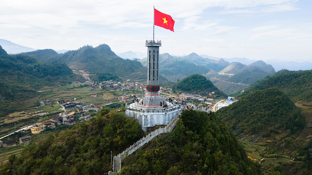 Исторические города затопило во Вьетнаме, эвакуированы 40 тысяч туристов