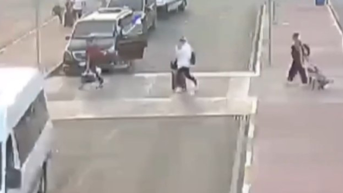 Появились кадры допроса россиянки, бросившей ребенка в туалете в Турции