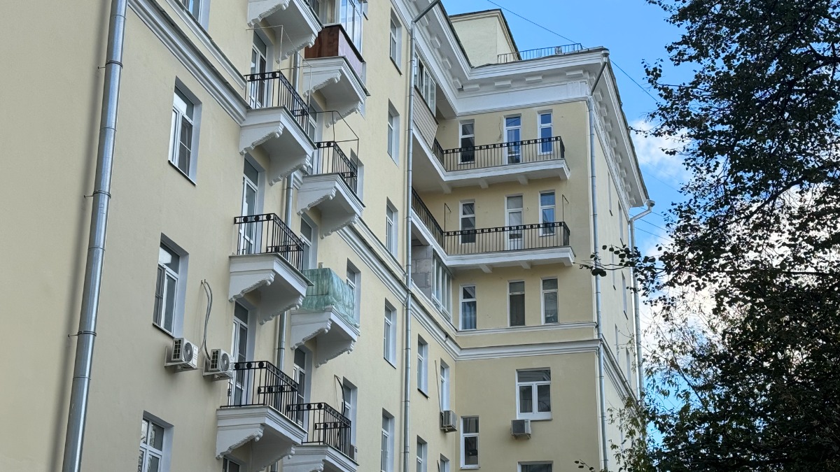 В 2024 году завершится капитальный ремонт жилого дома с эркерами, возведенного в 1953 году