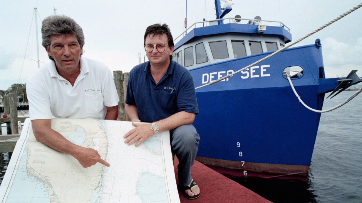 Капитан Кейт Кэллоуэй и разработчик подводных роботов Грэм Хоукс