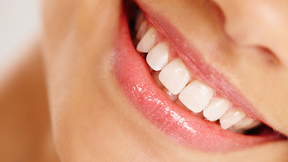 Стоматолог Минко назвал три лайфхака, которые сохранят здоровье зубов