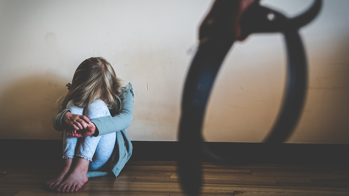 Детская писательница устроила с мужем дом пыток для приемных детей