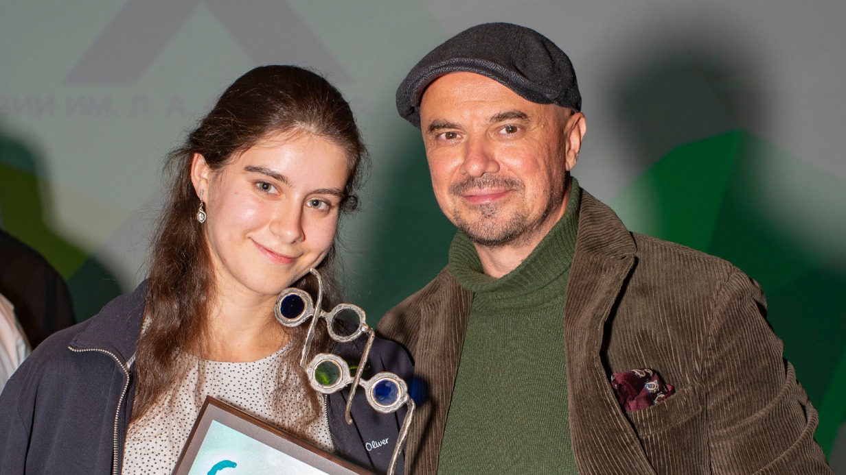 Организатор «Филатов Феста» Владислав Маленко с победительницей 2024 года Соней Юдиной