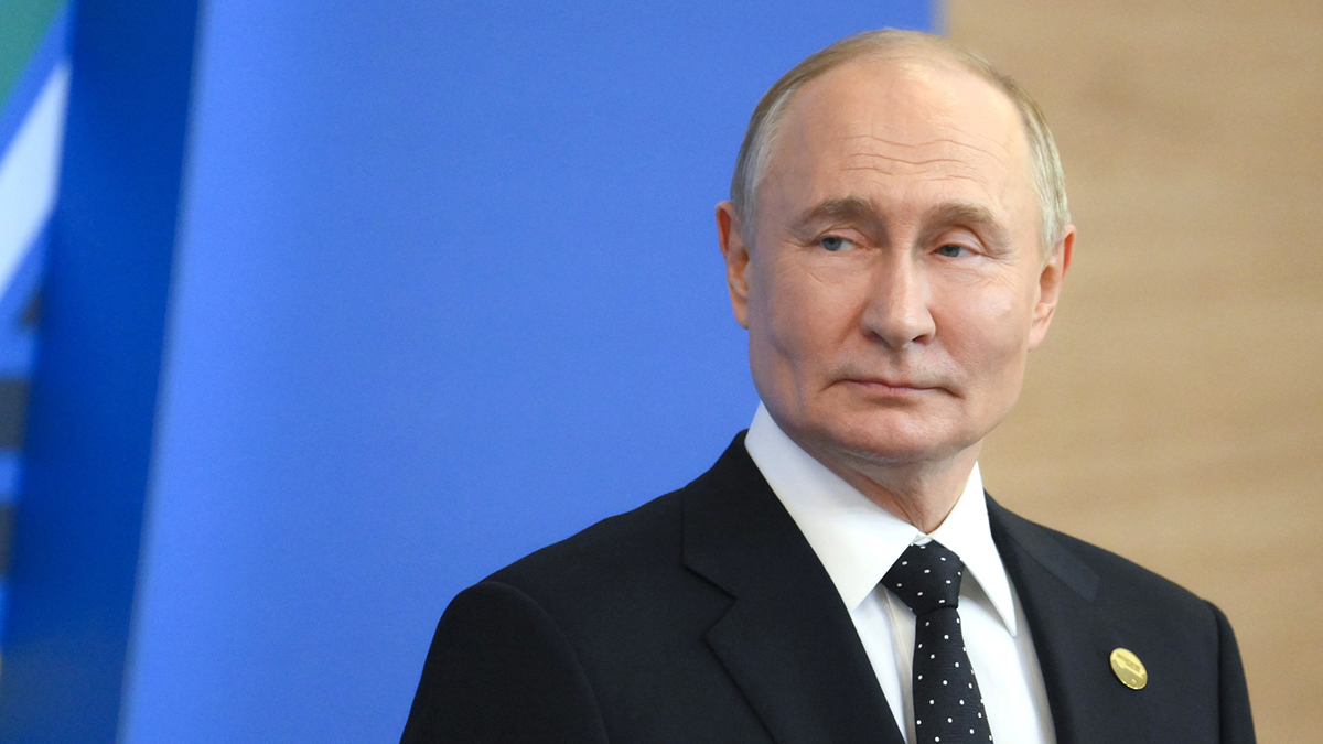 Путин поговорил с режиссером Стоуном в Кремле после празднования Дня Победы