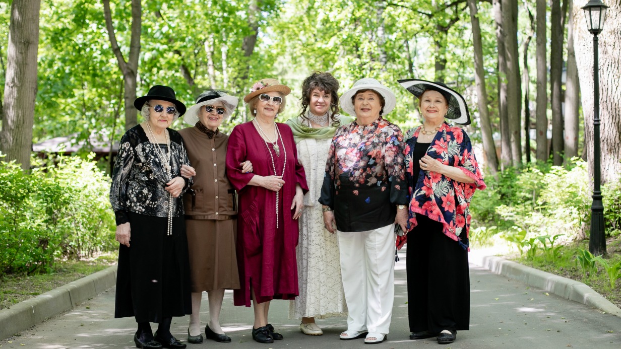 Красота всем возрастам покорна: почему пожилым людям важно быть привлекательными