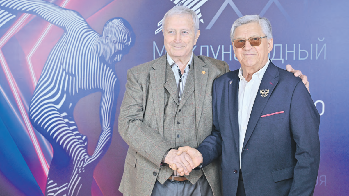 Открытие Международного фестиваля спортивного кино. Слева направо — двукратный олимпийский чемпион по фехтованию Марк Ракита и член жюри фестиваля, четырехкратный олимпийский чемпион, биатлонист Александр Тихонов.