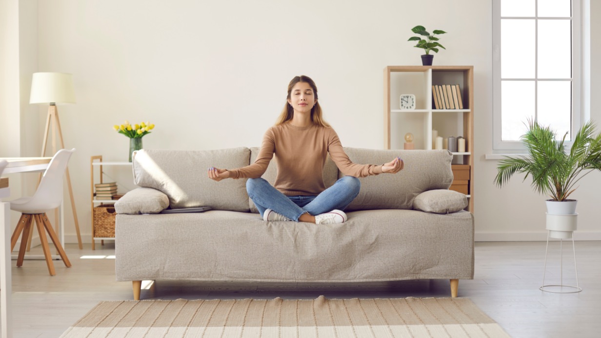 Марш на диван! Топ-10 упражнений для «ленивой» домашней тренировки