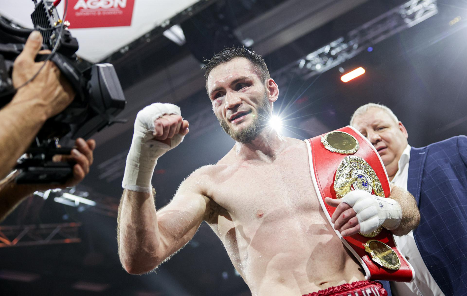 Тим Цзю проиграл россиянину Муртазалиеву в поединке за чемпионский титул IBF