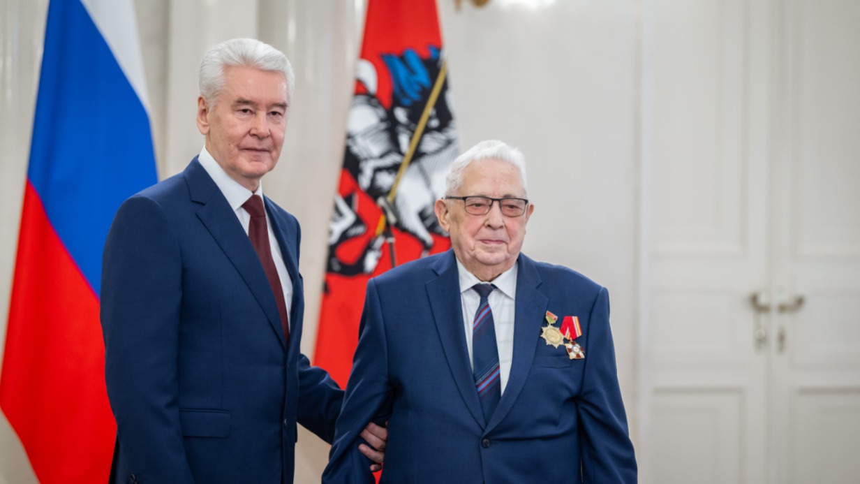 Мэр Москвы Сергей Собянин наградил за заслуги в области сельского хозяйства и многолетнюю добросовестную работу орденом «За доблестный труд» президента Производственно-научной семеноводческой ассоциации Ивана Кузьмина