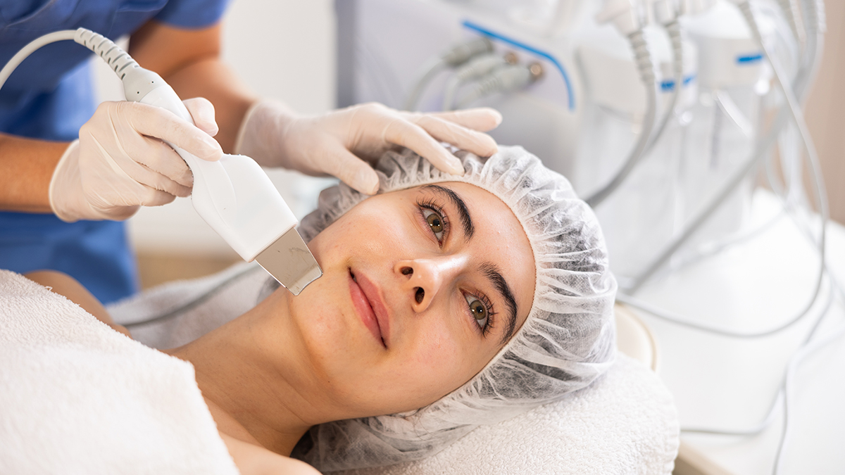 Механическая чистка лица: вред, опасность