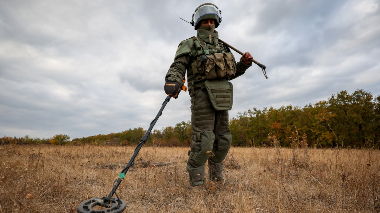 Военнослужащий специального инженерно-саперного отряда имени генерала Д. М. Карбышева