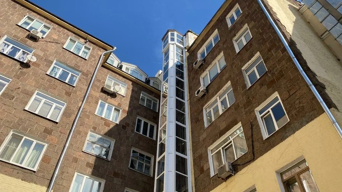 В 2024 году в центре столицы заменили все лифтовое оборудование в жилом доме 1933 года постройки