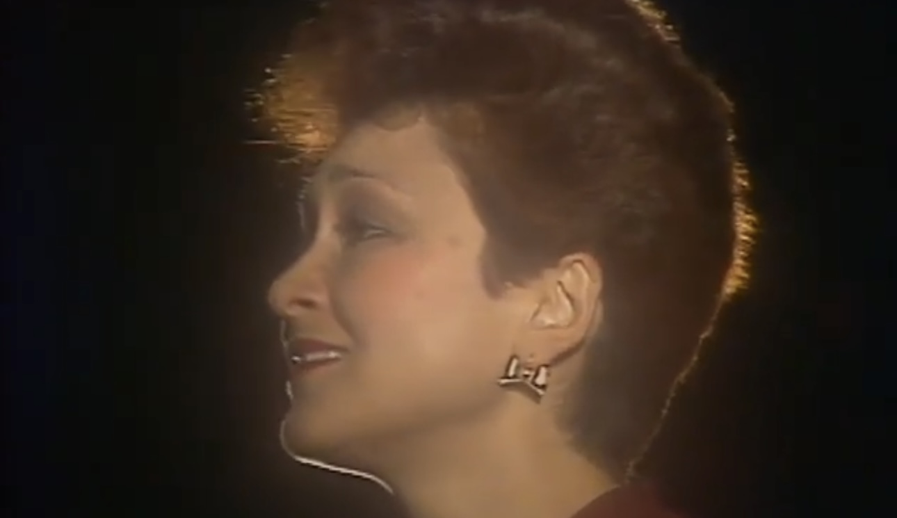 СМИ: Мошенники обманули певицу Аблабердыеву на 95 тысяч рублей