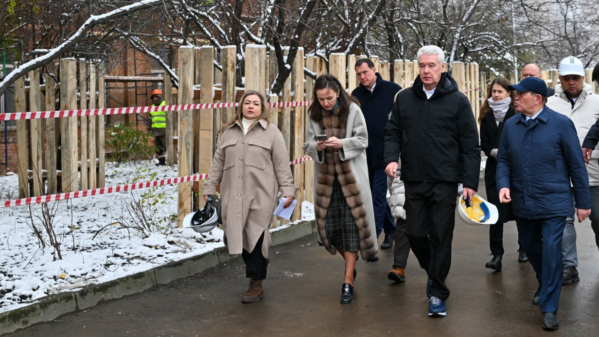 Мэр Москвы Сергей Собянин осмотрел реконструкцию здания школы № 1501 на улице Тихвинской в соответствии с новым московским стандартом